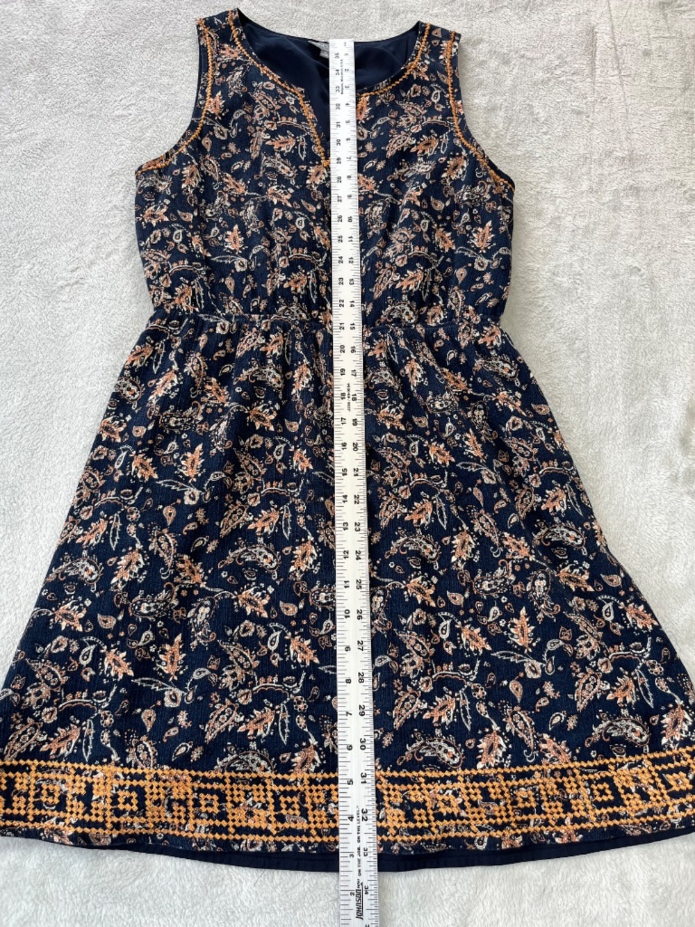 Cottagecore Sleeveless Embroidered Sundress Market & Spruce V Neck Cinched Waist - Picture 10 of 15
